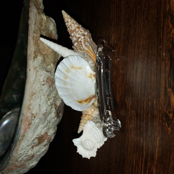 Hand crafted seashell Mermaid 🧜‍♀️ hair accessory - Picture 2 of 3